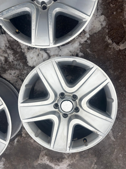 4 mags d origine Volkswagen 18 pouces 5x112 en tres bon etat